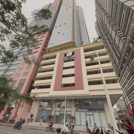Snugglepod Condotel - Grand Riviera Suites, Us Embassy Manila, Roxas Blvd Exterior photo