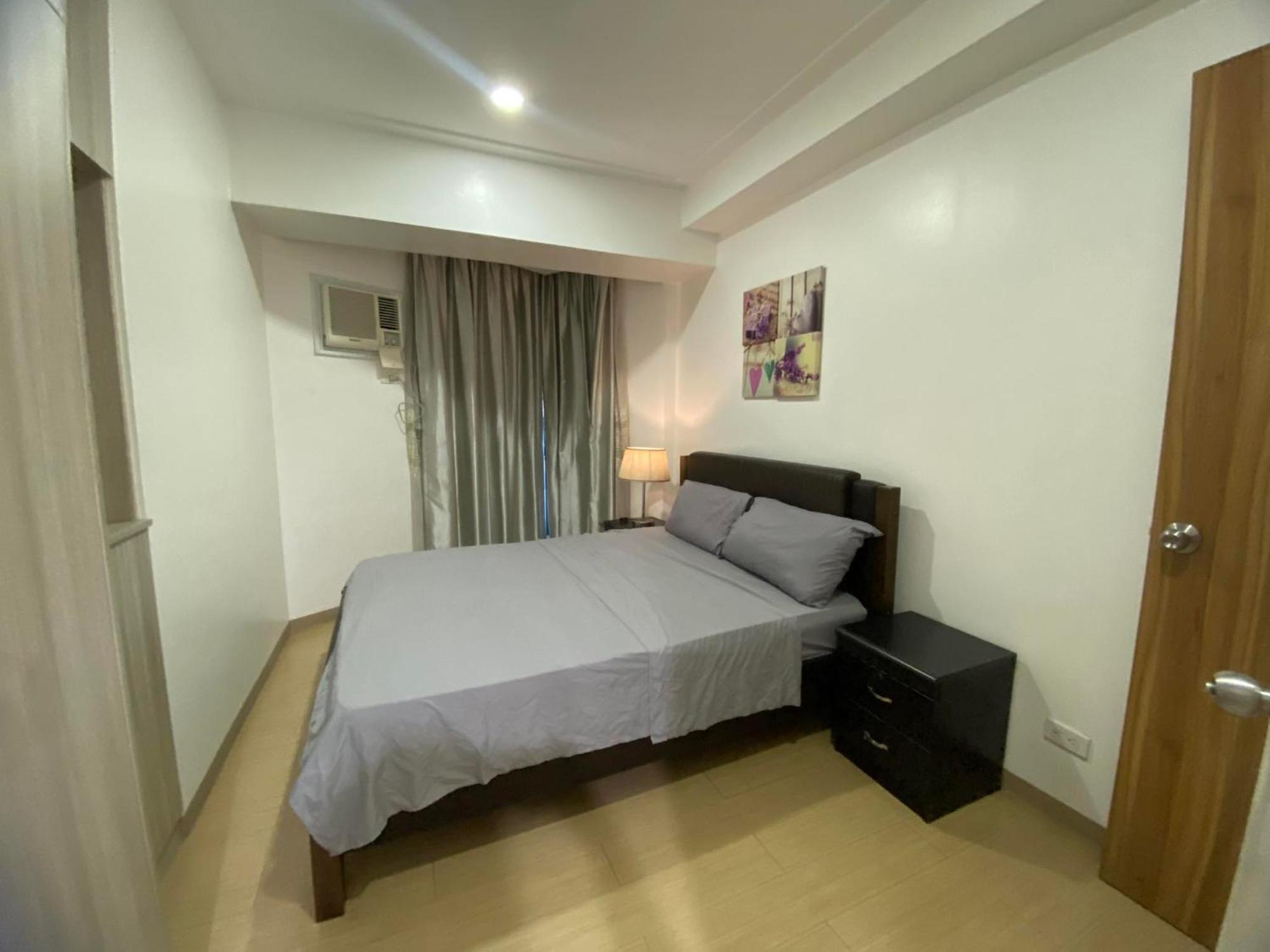 Snugglepod Condotel - Grand Riviera Suites, Us Embassy Manila, Roxas Blvd Exterior photo