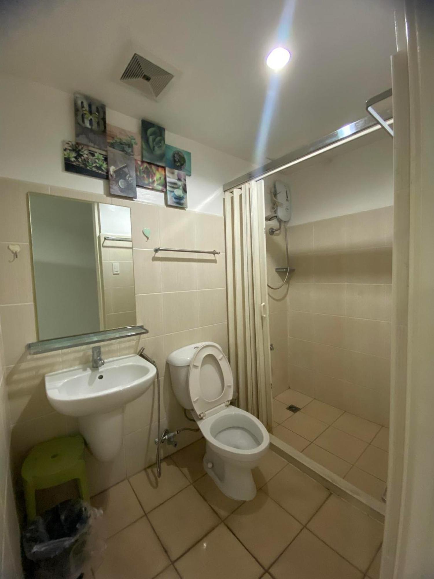 Snugglepod Condotel - Grand Riviera Suites, Us Embassy Manila, Roxas Blvd Exterior photo