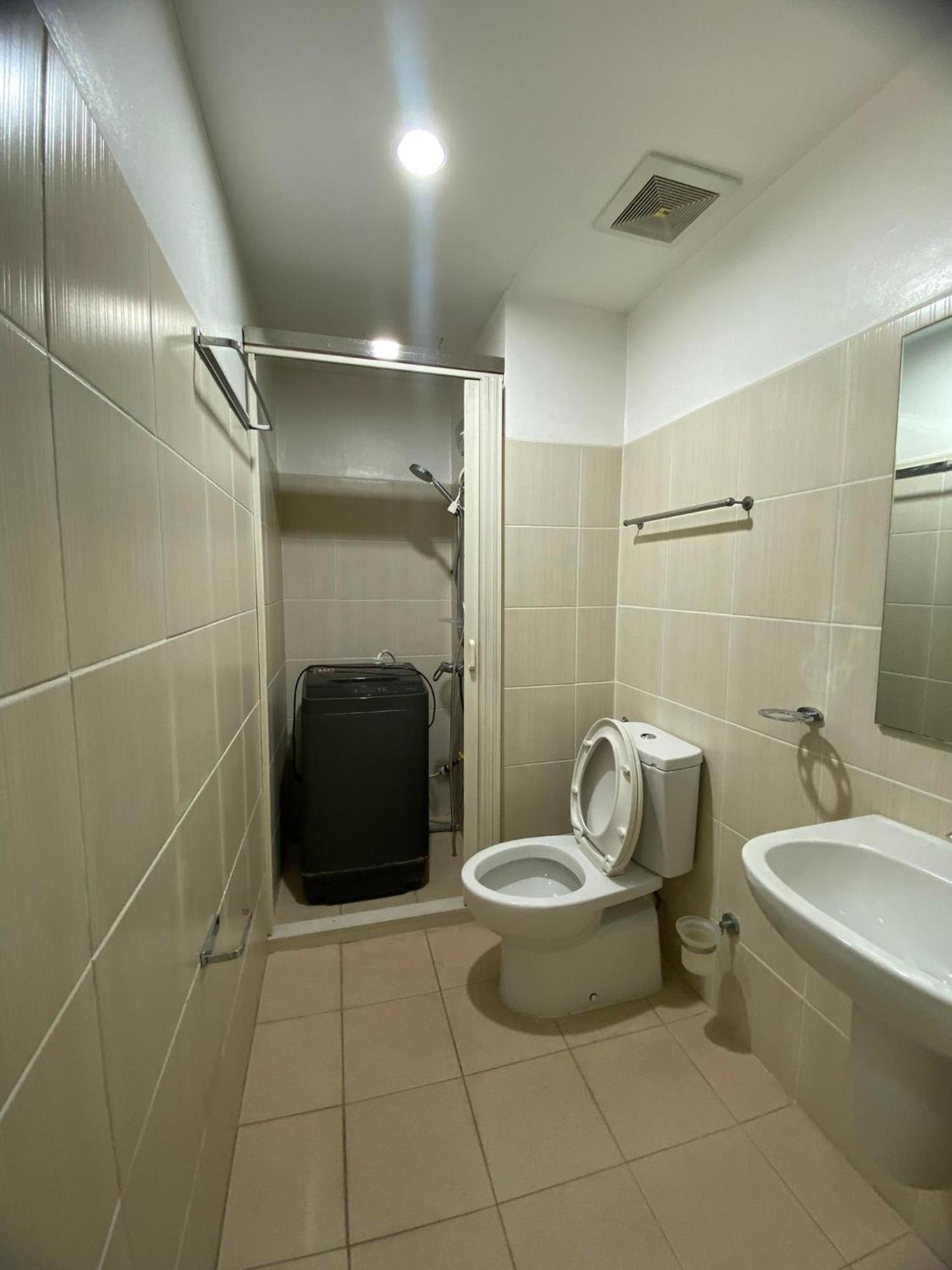 Snugglepod Condotel - Grand Riviera Suites, Us Embassy Manila, Roxas Blvd Exterior photo