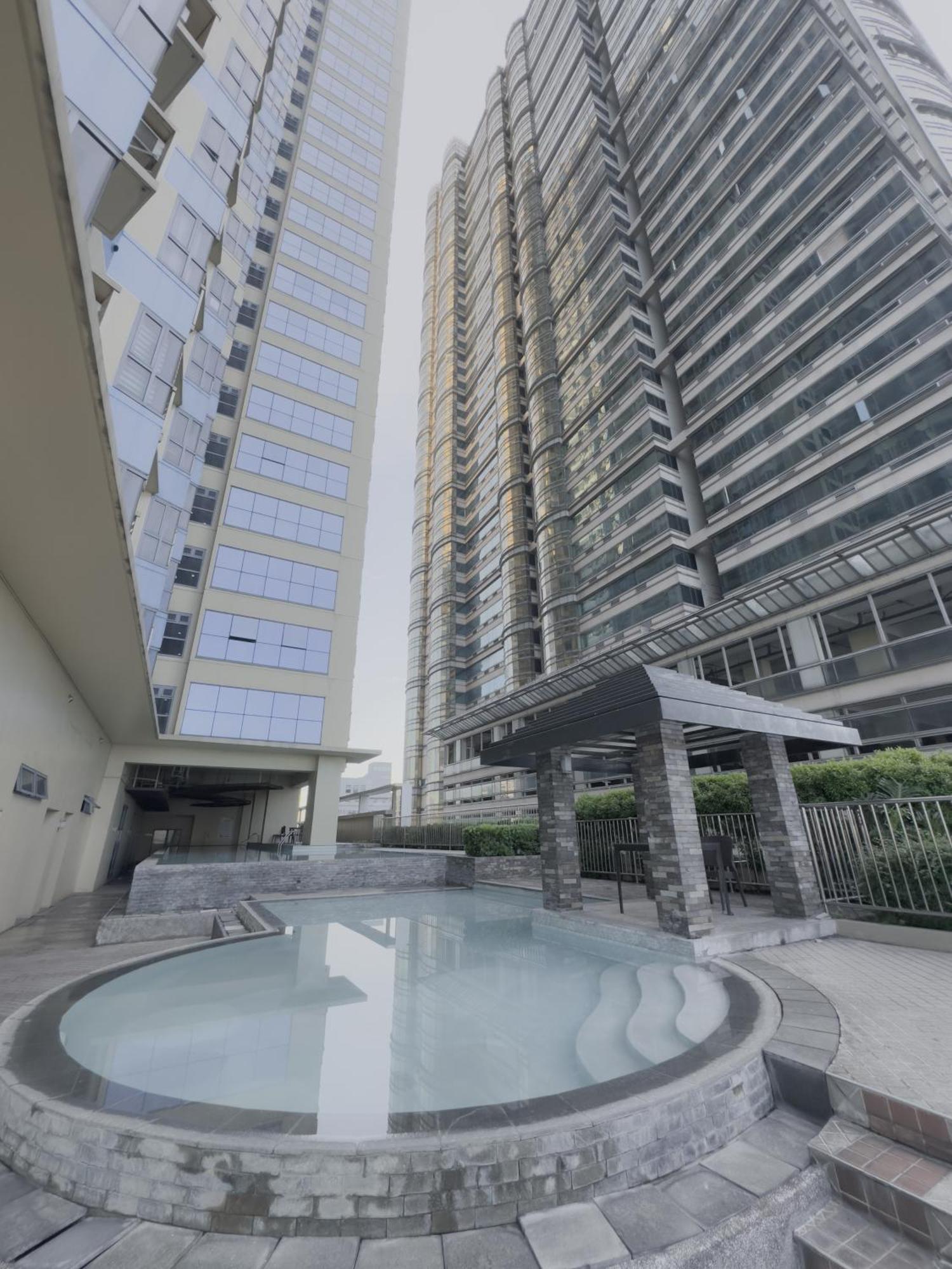 Snugglepod Condotel - Grand Riviera Suites, Us Embassy Manila, Roxas Blvd Exterior photo
