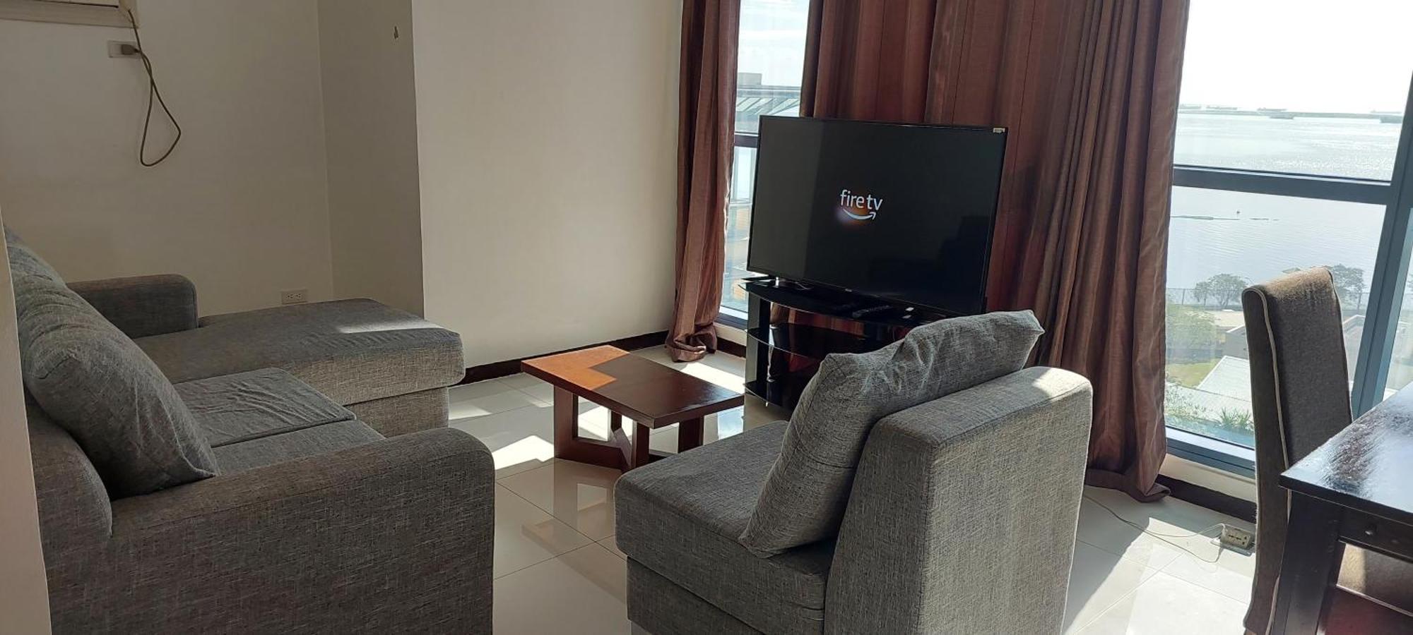 Snugglepod Condotel - Grand Riviera Suites, Us Embassy Manila, Roxas Blvd Exterior photo