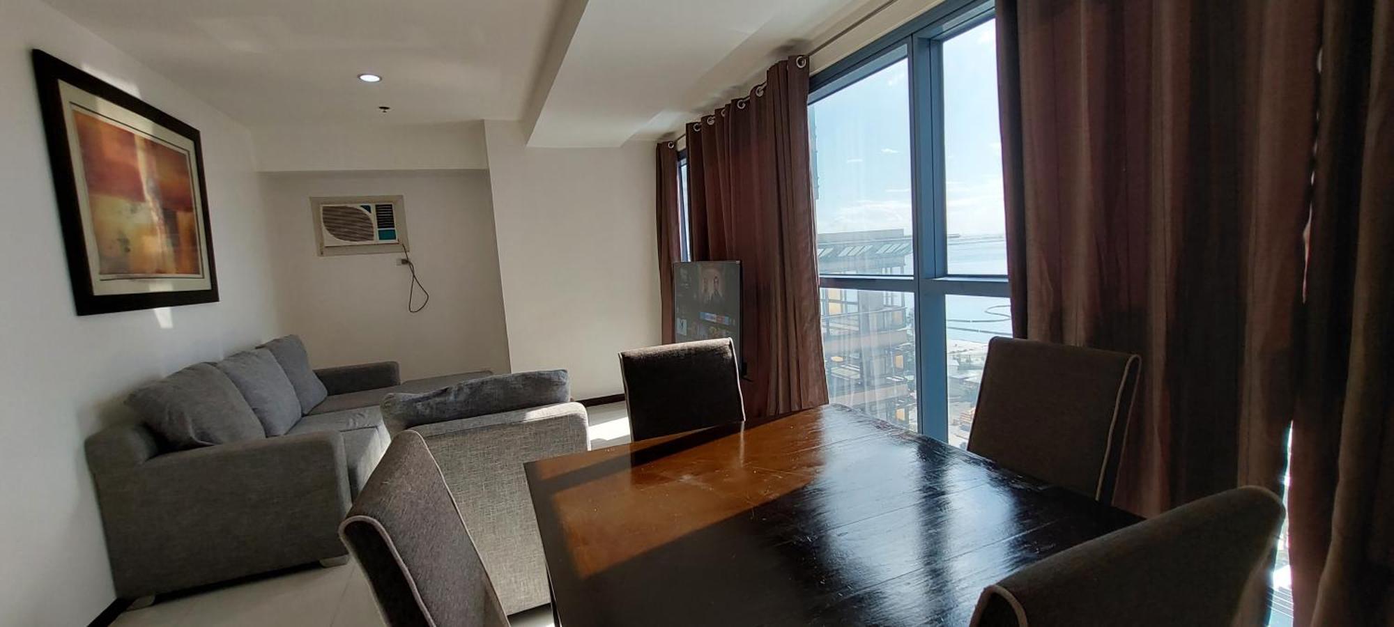 Snugglepod Condotel - Grand Riviera Suites, Us Embassy Manila, Roxas Blvd Exterior photo