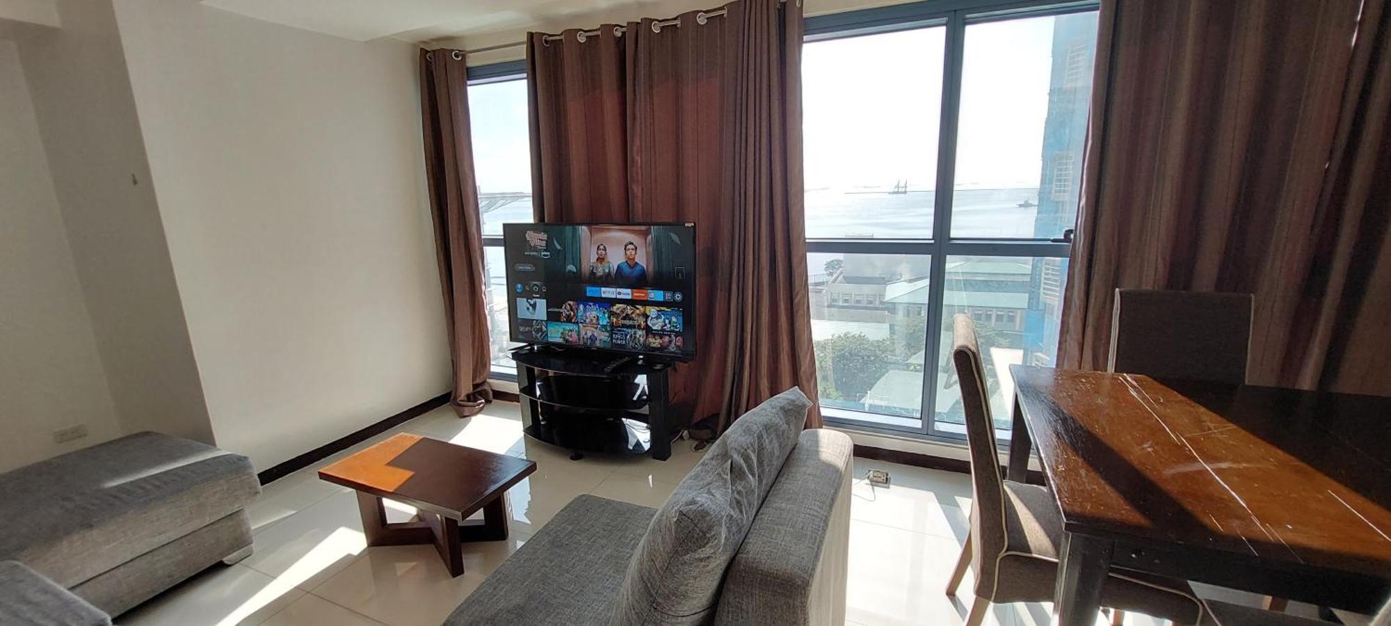 Snugglepod Condotel - Grand Riviera Suites, Us Embassy Manila, Roxas Blvd Exterior photo