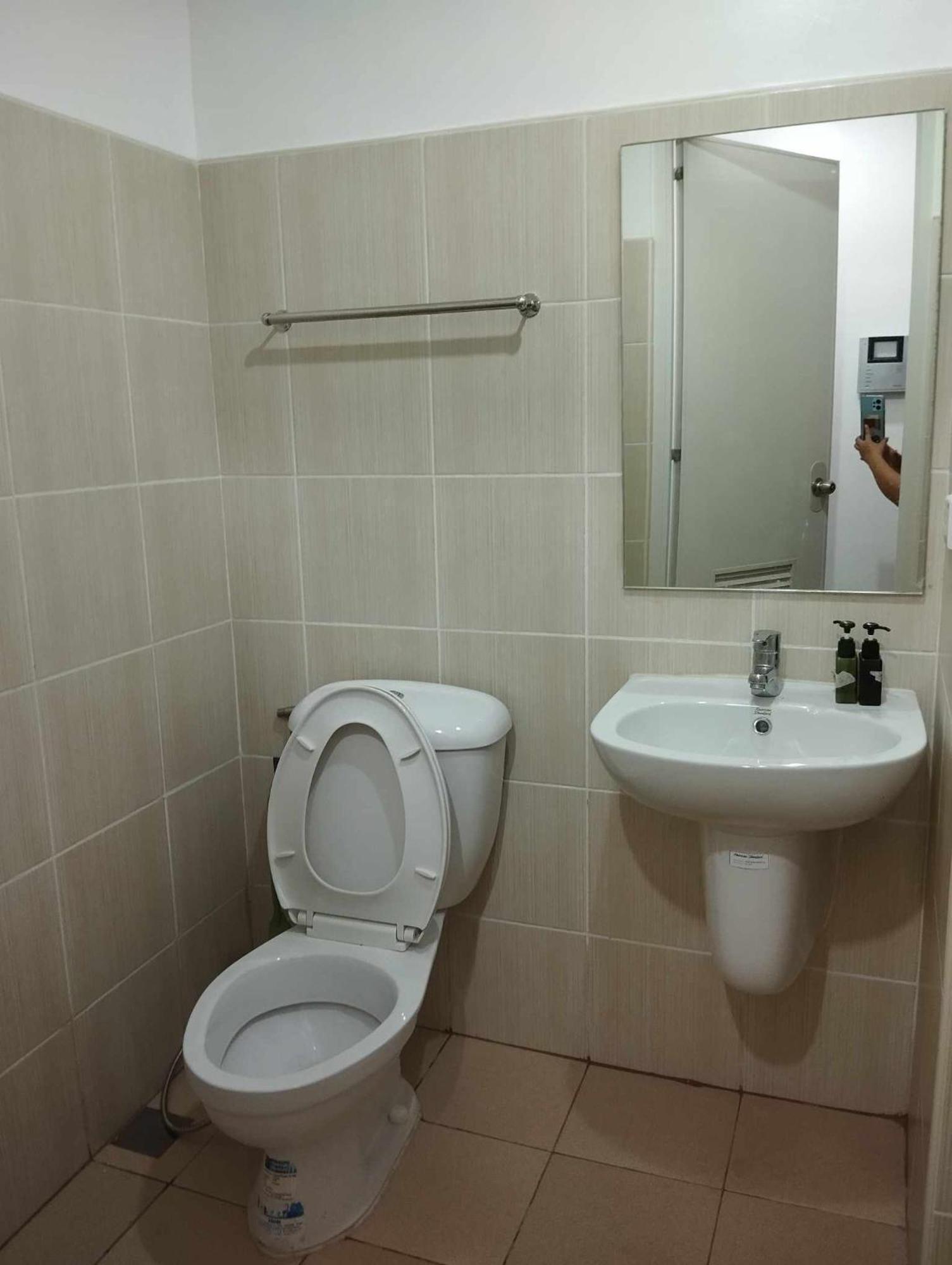 Snugglepod Condotel - Grand Riviera Suites, Us Embassy Manila, Roxas Blvd Exterior photo