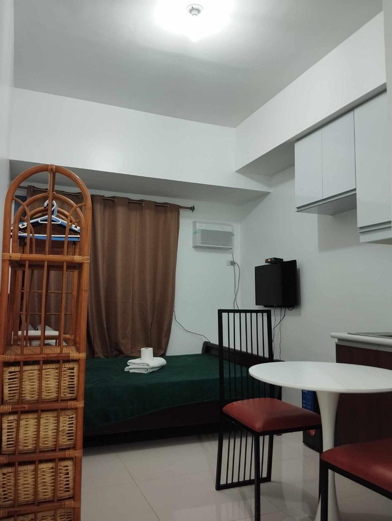 Snugglepod Condotel - Grand Riviera Suites, Us Embassy Manila, Roxas Blvd Exterior photo
