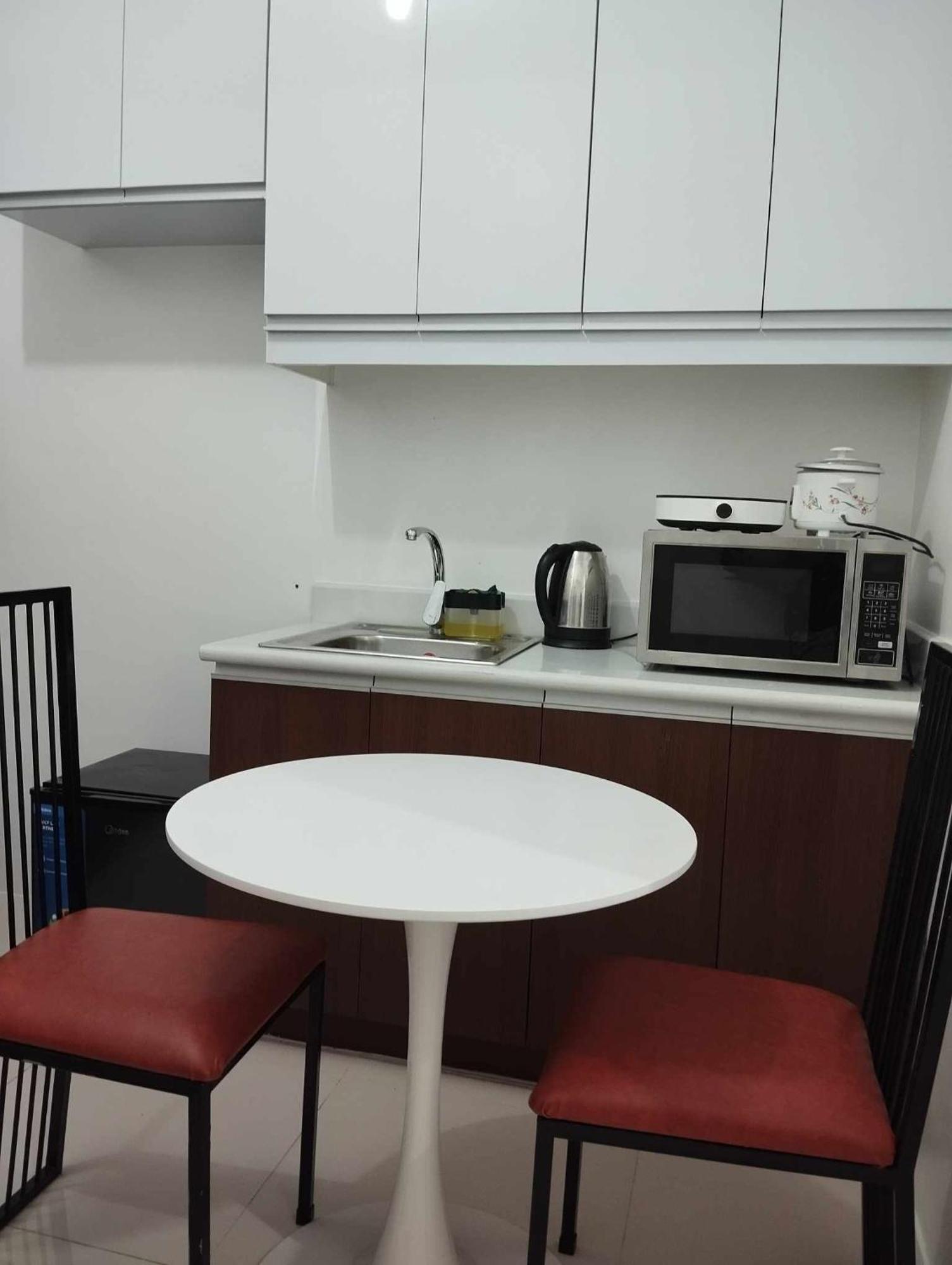 Snugglepod Condotel - Grand Riviera Suites, Us Embassy Manila, Roxas Blvd Exterior photo