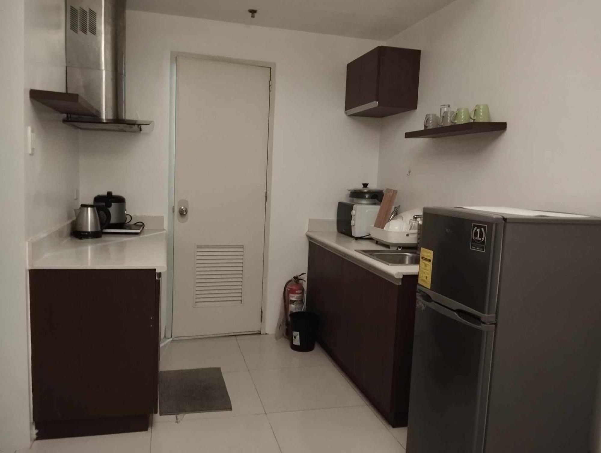 Snugglepod Condotel - Grand Riviera Suites, Us Embassy Manila, Roxas Blvd Exterior photo